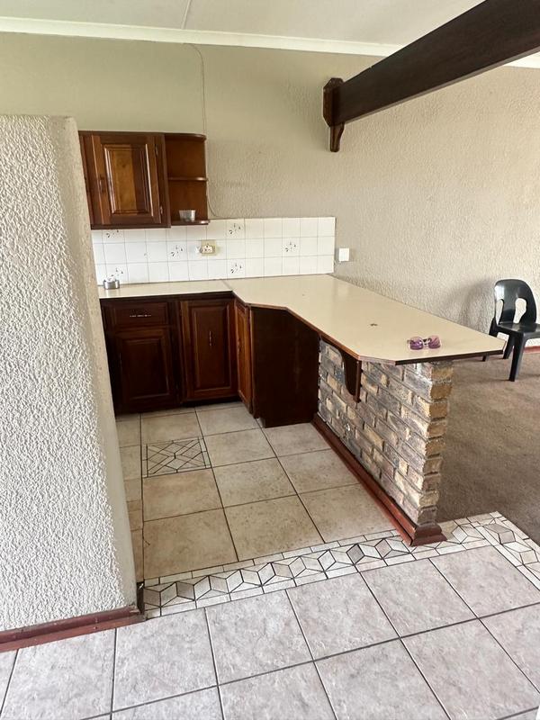 To Let 2 Bedroom Property for Rent in Brackendowns Gauteng