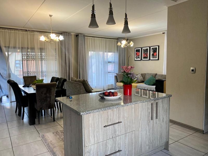 To Let 3 Bedroom Property for Rent in Ruimsig Gauteng