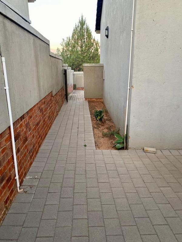 To Let 3 Bedroom Property for Rent in Ruimsig Gauteng