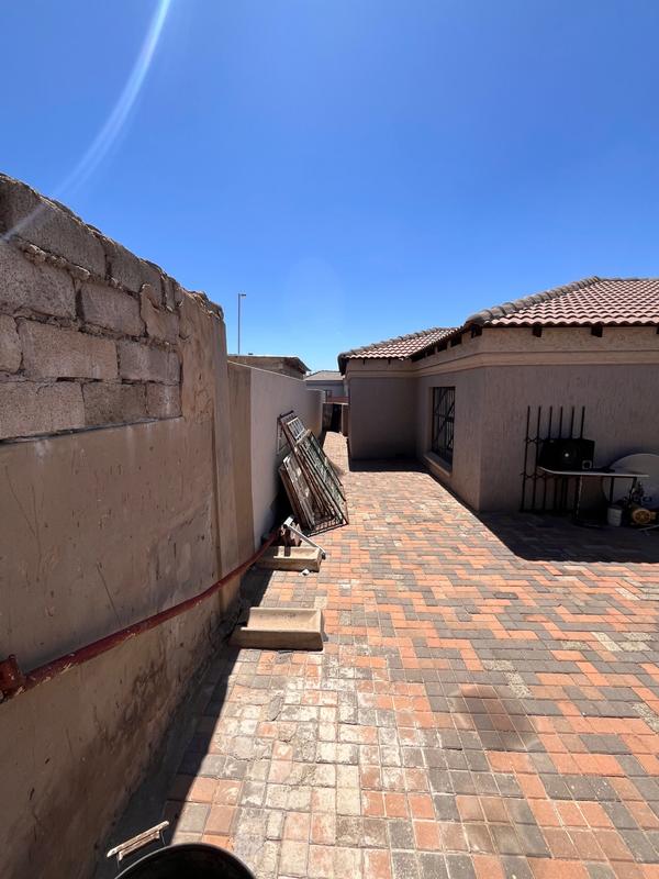 3 Bedroom Property for Sale in Olievenhoutbosch Gauteng