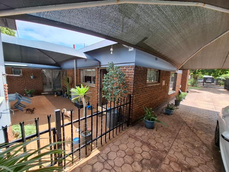 4 Bedroom Property for Sale in Sinoville Gauteng