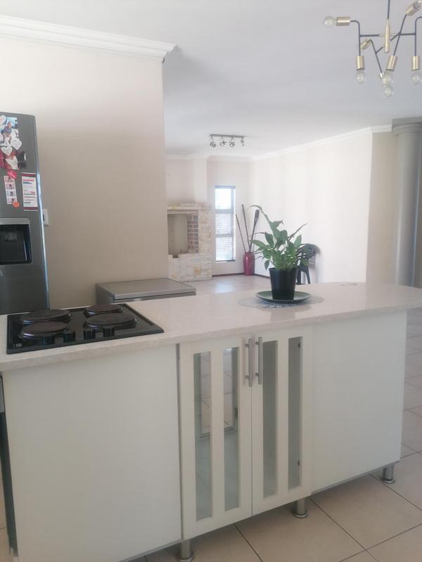 5 Bedroom Property for Sale in Helderwyk Gauteng