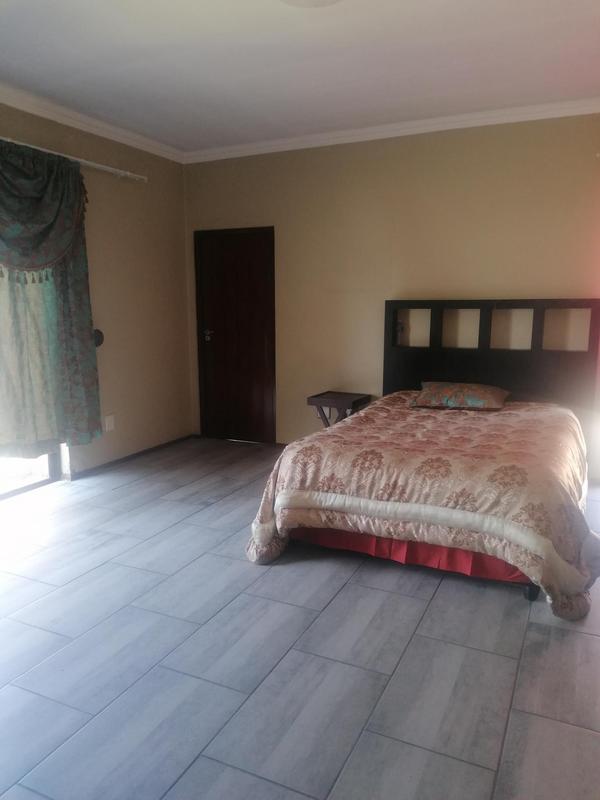 5 Bedroom Property for Sale in Helderwyk Gauteng