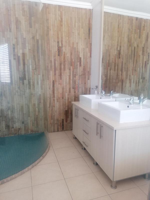 5 Bedroom Property for Sale in Helderwyk Gauteng