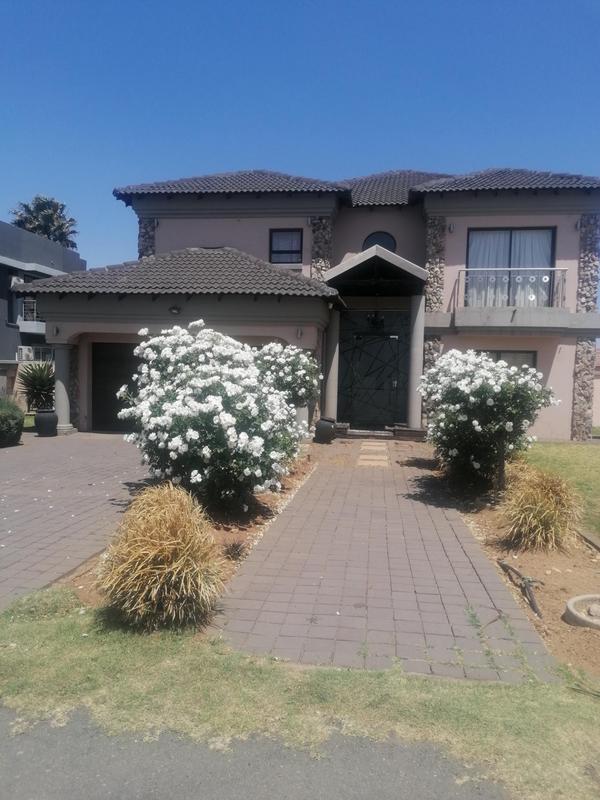 5 Bedroom Property for Sale in Helderwyk Gauteng