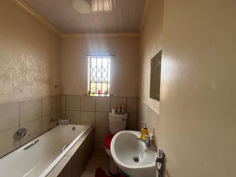 2 Bedroom Property for Sale in Finsbury Gauteng