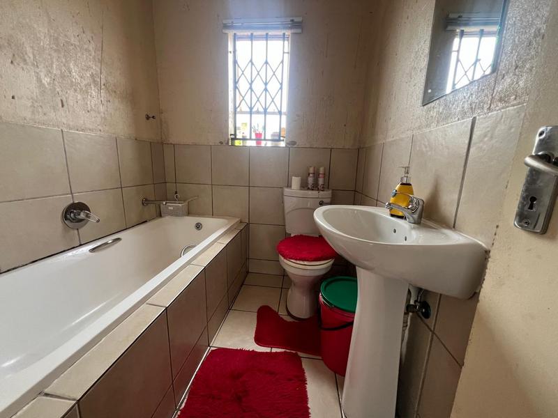 2 Bedroom Property for Sale in Finsbury Gauteng