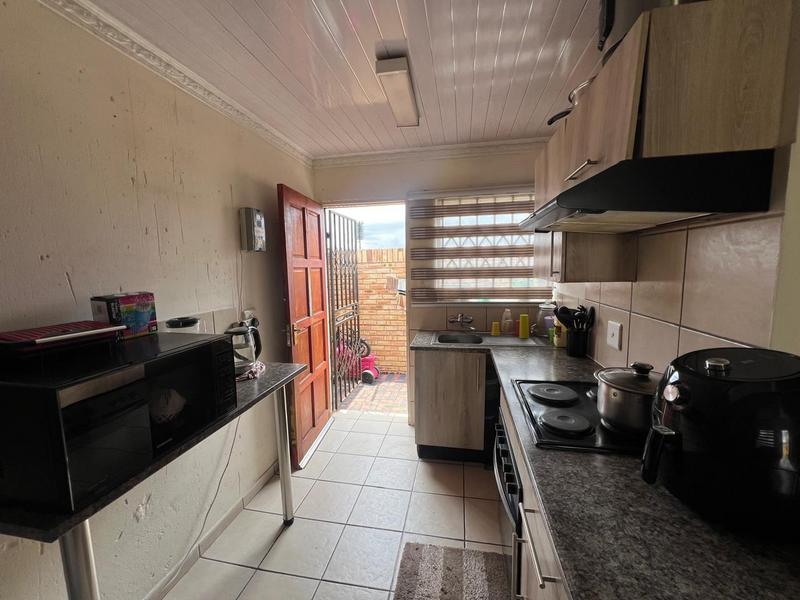 2 Bedroom Property for Sale in Finsbury Gauteng