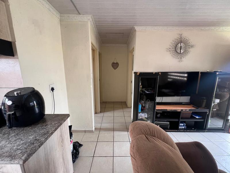 2 Bedroom Property for Sale in Finsbury Gauteng