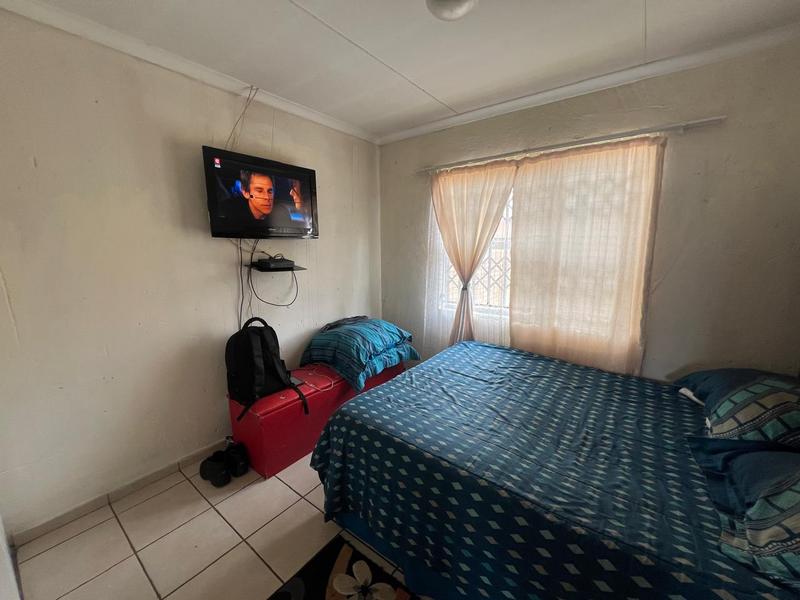 2 Bedroom Property for Sale in Finsbury Gauteng