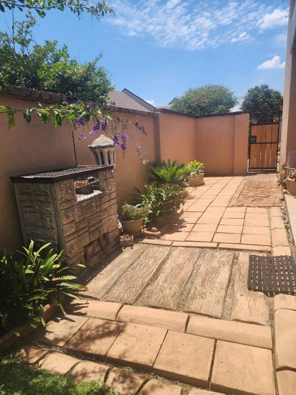 2 Bedroom Property for Sale in Annlin Gauteng