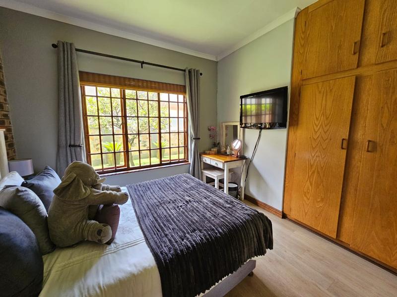 5 Bedroom Property for Sale in Blue Gill Estate Gauteng