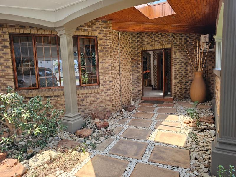 5 Bedroom Property for Sale in Blue Gill Estate Gauteng