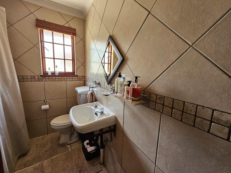 5 Bedroom Property for Sale in Blue Gill Estate Gauteng