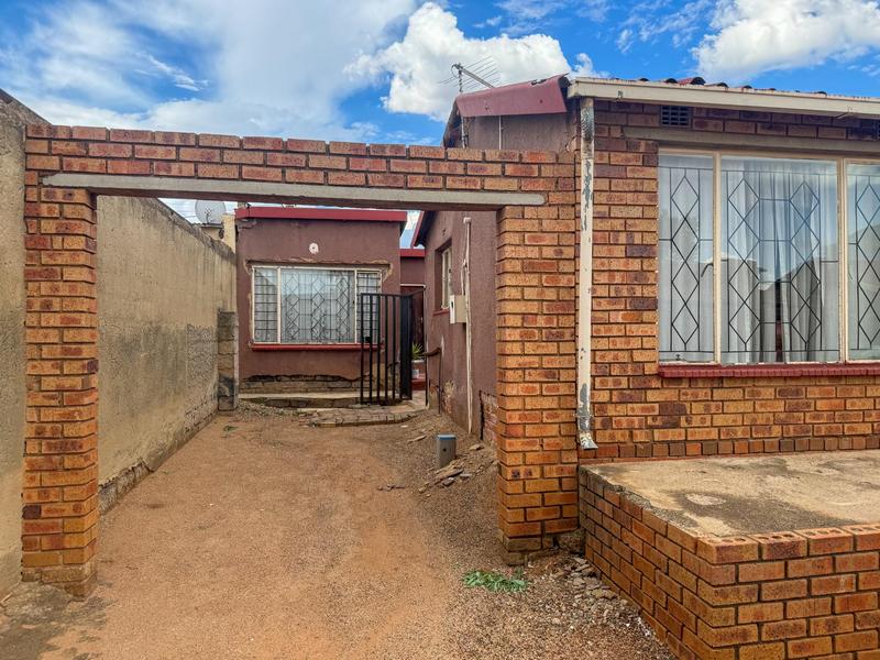 2 Bedroom Property for Sale in Naledi Gauteng