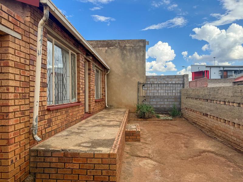 2 Bedroom Property for Sale in Naledi Gauteng