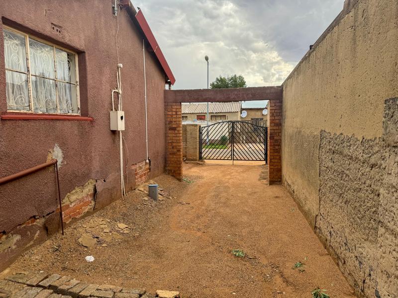 2 Bedroom Property for Sale in Naledi Gauteng