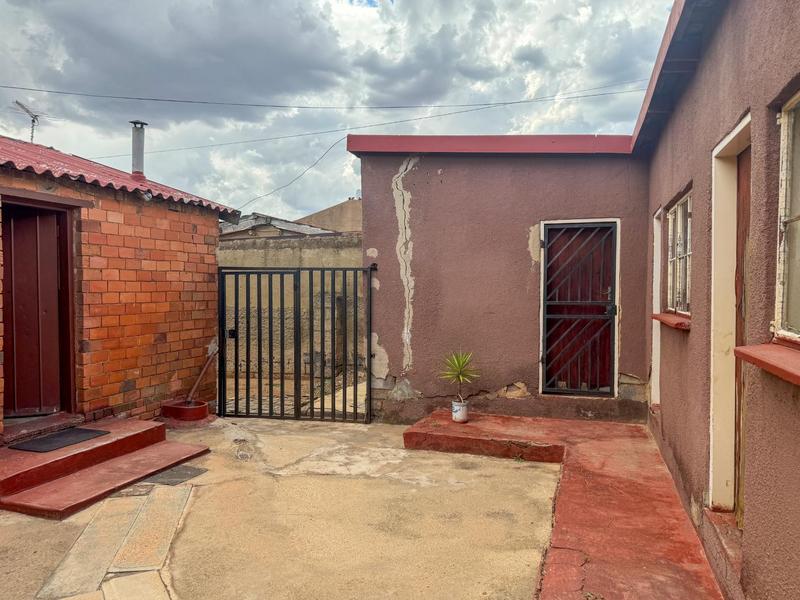 2 Bedroom Property for Sale in Naledi Gauteng