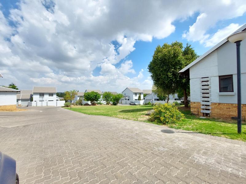 To Let 1 Bedroom Property for Rent in Halfway Gardens Gauteng