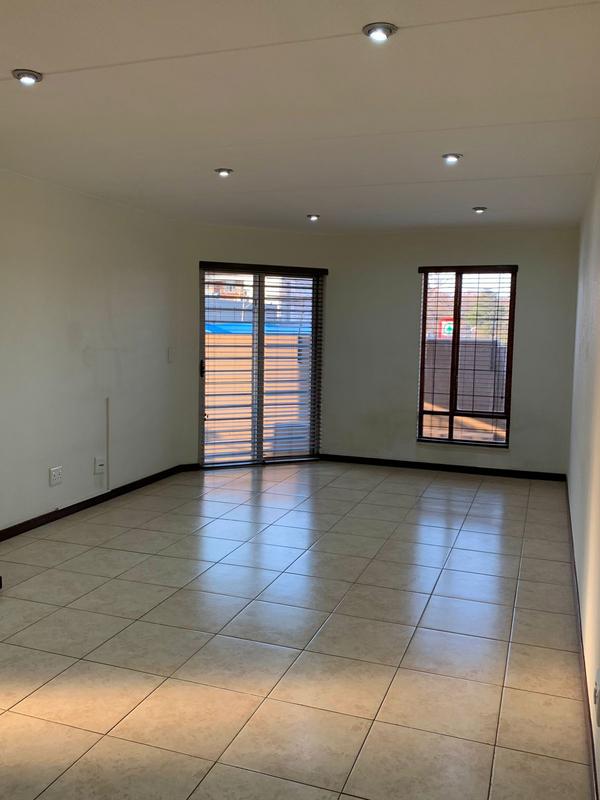 To Let 2 Bedroom Property for Rent in Linden Gauteng