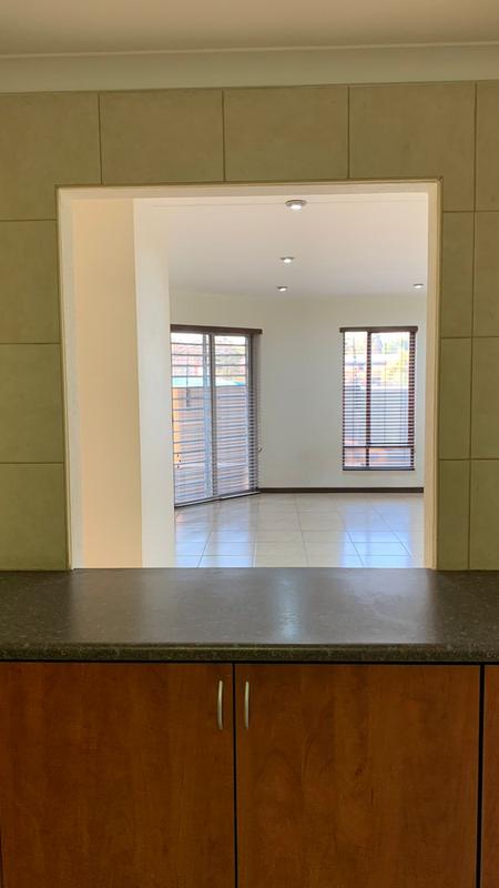 To Let 2 Bedroom Property for Rent in Linden Gauteng