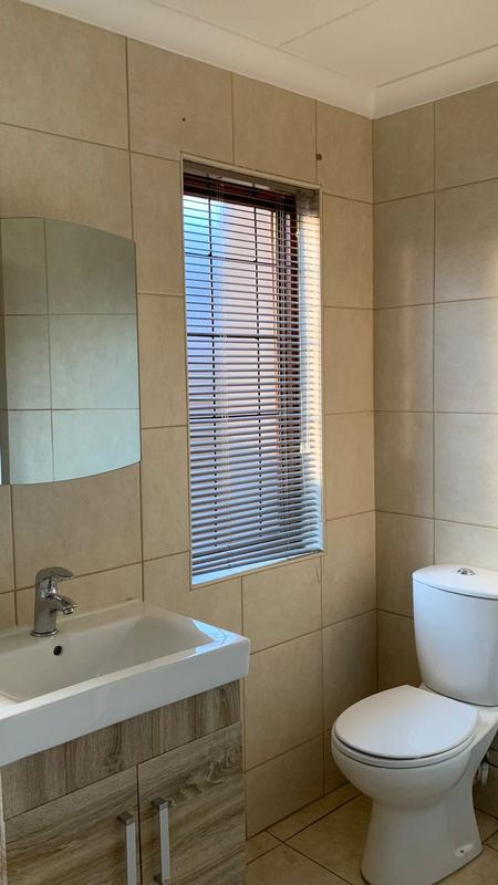 To Let 2 Bedroom Property for Rent in Linden Gauteng