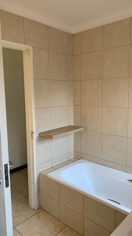 To Let 2 Bedroom Property for Rent in Linden Gauteng