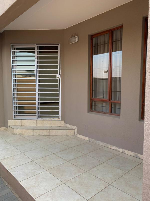 To Let 2 Bedroom Property for Rent in Linden Gauteng