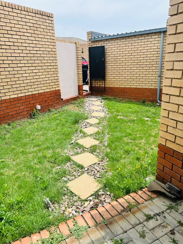 To Let 2 Bedroom Property for Rent in Halfway Gardens Gauteng