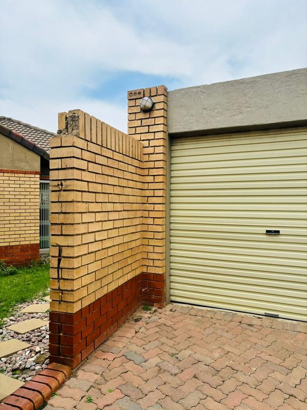 To Let 2 Bedroom Property for Rent in Halfway Gardens Gauteng