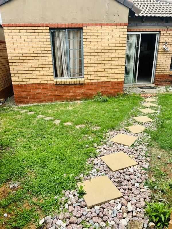 To Let 2 Bedroom Property for Rent in Halfway Gardens Gauteng