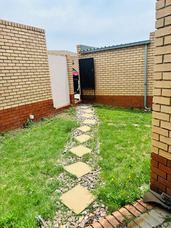 To Let 2 Bedroom Property for Rent in Halfway Gardens Gauteng