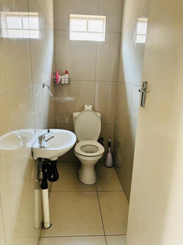 To Let 2 Bedroom Property for Rent in Halfway Gardens Gauteng