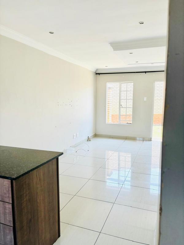 To Let 2 Bedroom Property for Rent in Halfway Gardens Gauteng