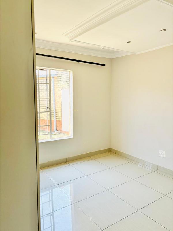 To Let 2 Bedroom Property for Rent in Halfway Gardens Gauteng