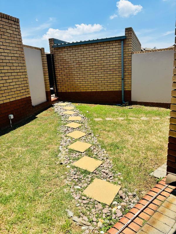 To Let 2 Bedroom Property for Rent in Halfway Gardens Gauteng