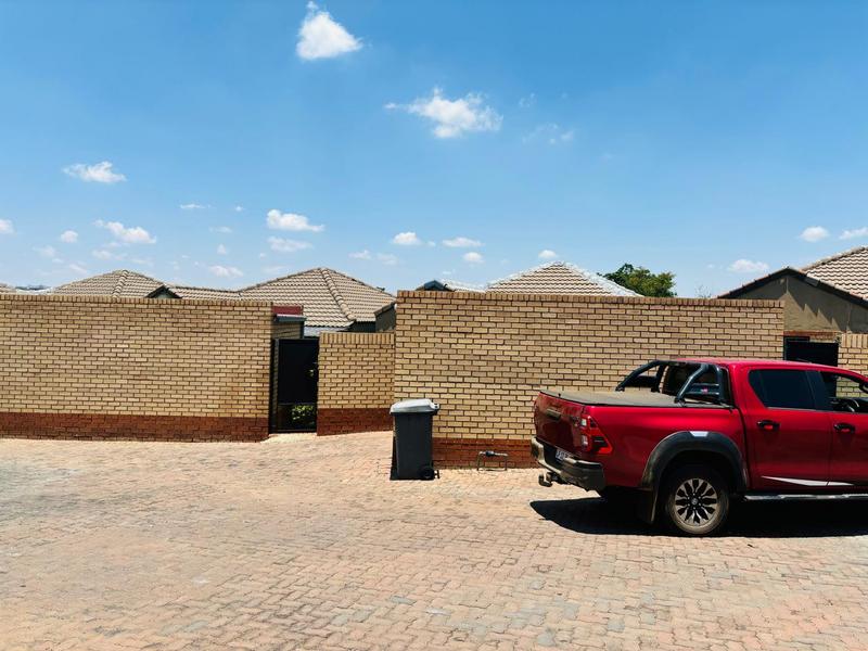 To Let 2 Bedroom Property for Rent in Halfway Gardens Gauteng