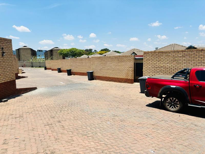 To Let 2 Bedroom Property for Rent in Halfway Gardens Gauteng