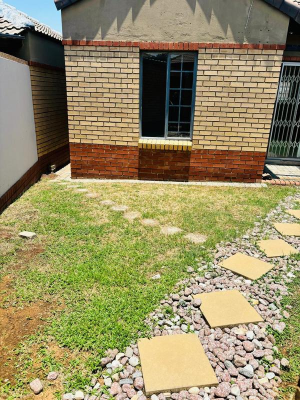 To Let 2 Bedroom Property for Rent in Halfway Gardens Gauteng