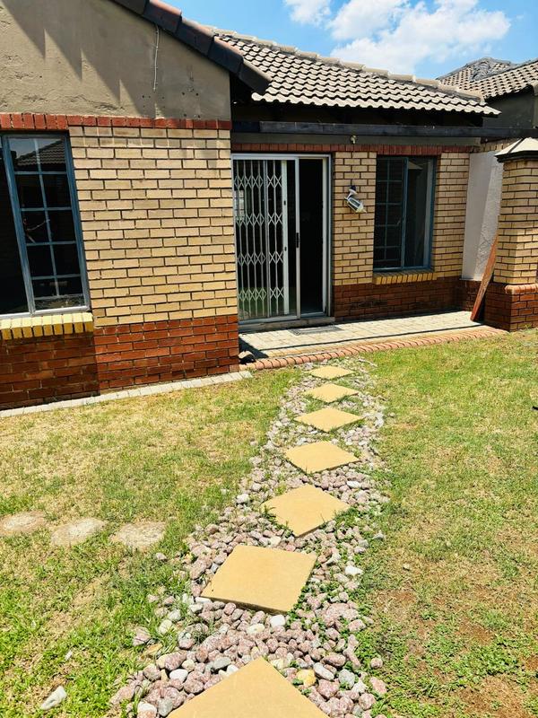 To Let 2 Bedroom Property for Rent in Halfway Gardens Gauteng