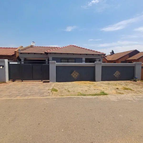 To Let 3 Bedroom Property for Rent in Dawn Park Gauteng