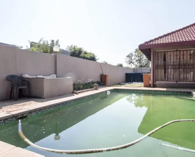 To Let 4 Bedroom Property for Rent in Birch Acres Gauteng