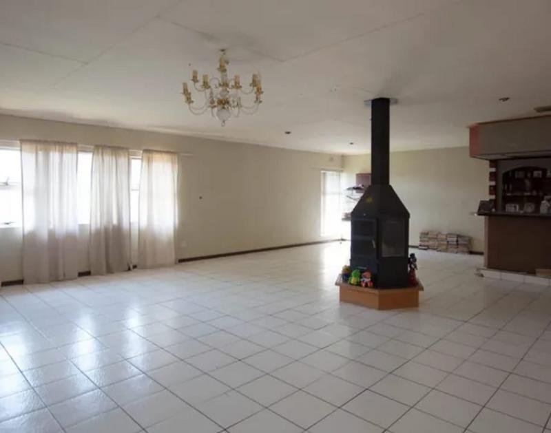 To Let 4 Bedroom Property for Rent in Birch Acres Gauteng