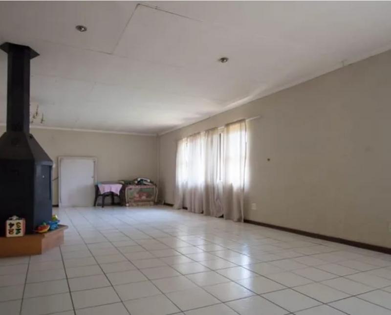 To Let 4 Bedroom Property for Rent in Birch Acres Gauteng