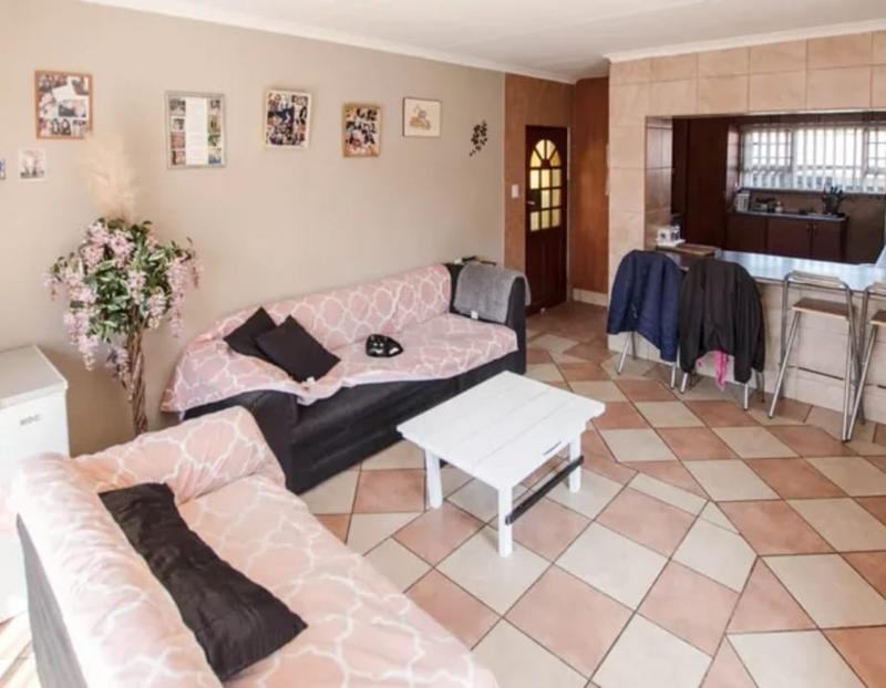 To Let 4 Bedroom Property for Rent in Birch Acres Gauteng