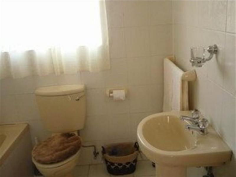 To Let 2 Bedroom Property for Rent in Glen Austin Gauteng