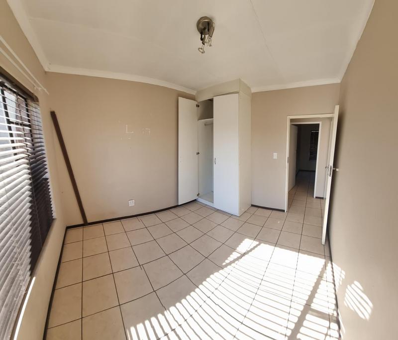 To Let 3 Bedroom Property for Rent in Sonneveld Gauteng