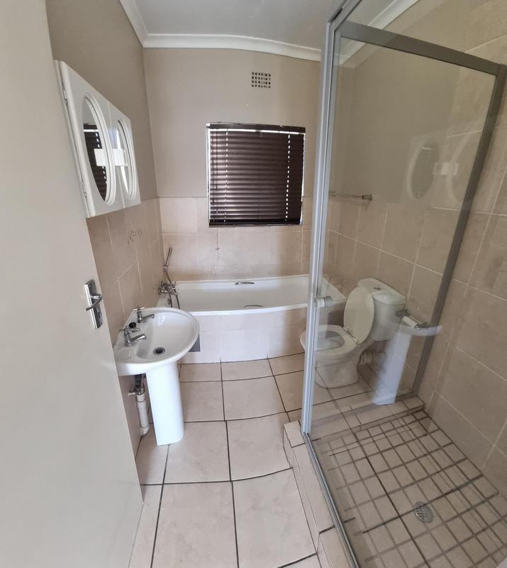 To Let 3 Bedroom Property for Rent in Sonneveld Gauteng