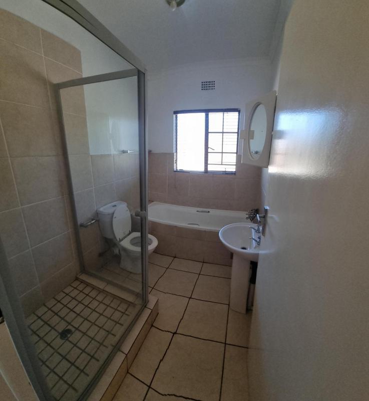 To Let 3 Bedroom Property for Rent in Sonneveld Gauteng