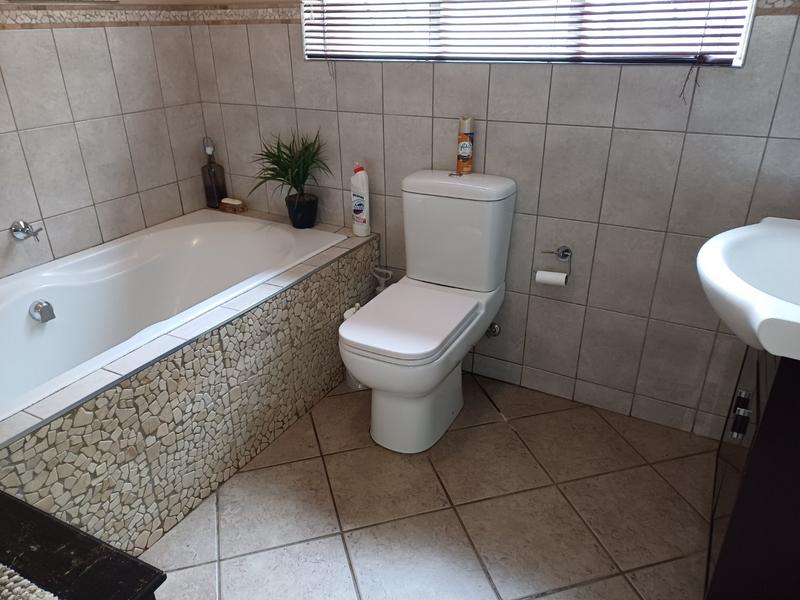 4 Bedroom Property for Sale in Noordheuwel Gauteng